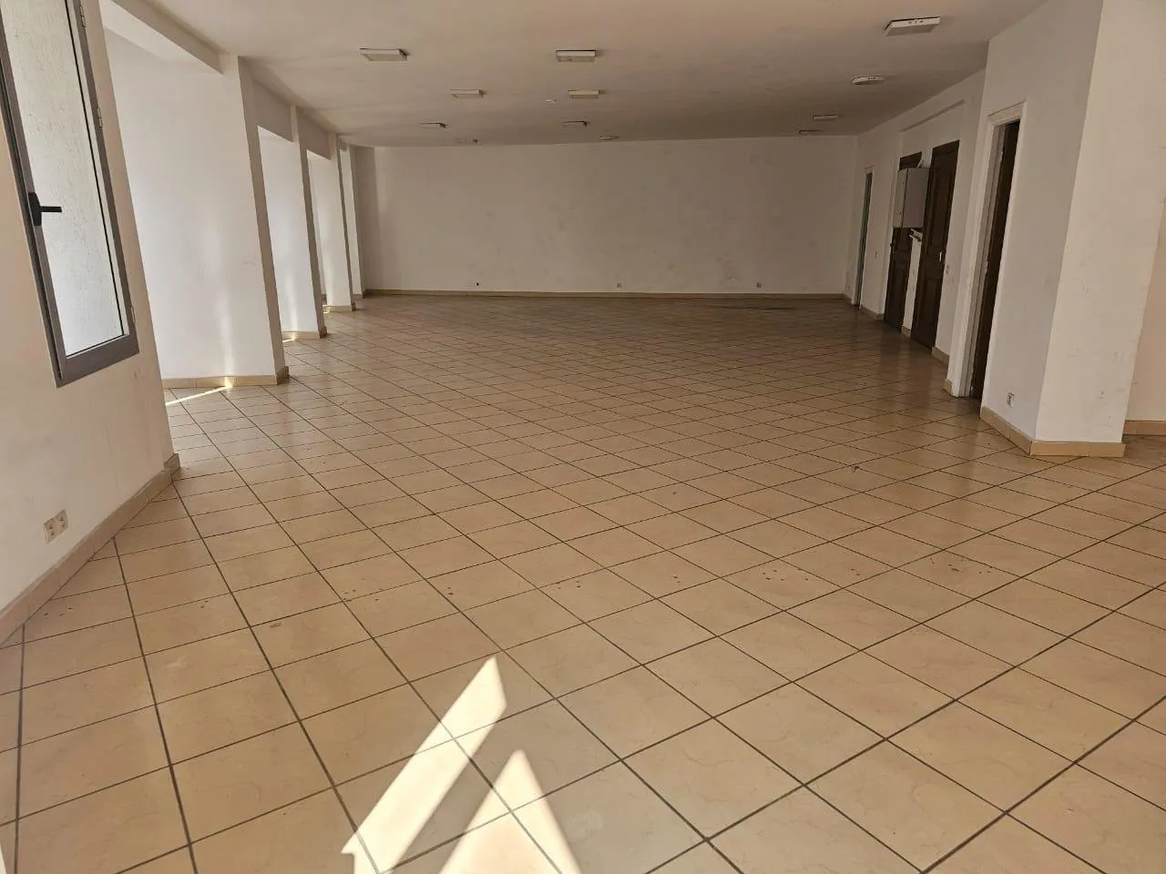 Beau plateau bureau 550mÂ² Ã  Mers Sultan Ã  louer - الدار البيضاء (3)