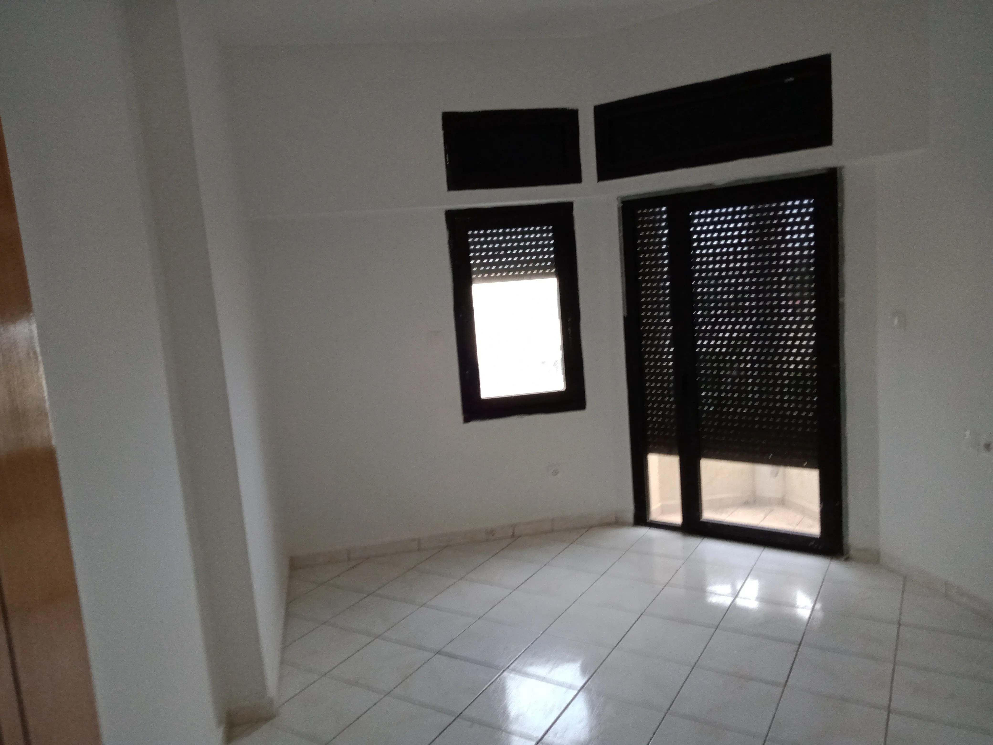 Magasin à louer situé sur grande avenue à Agdal - الرباط (2)