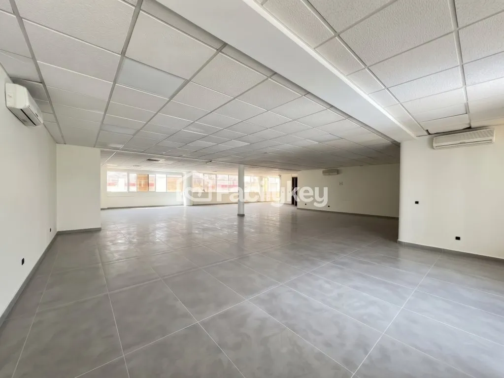 Bureau de 210 m² à Casablanca - الدار البيضاء (4)