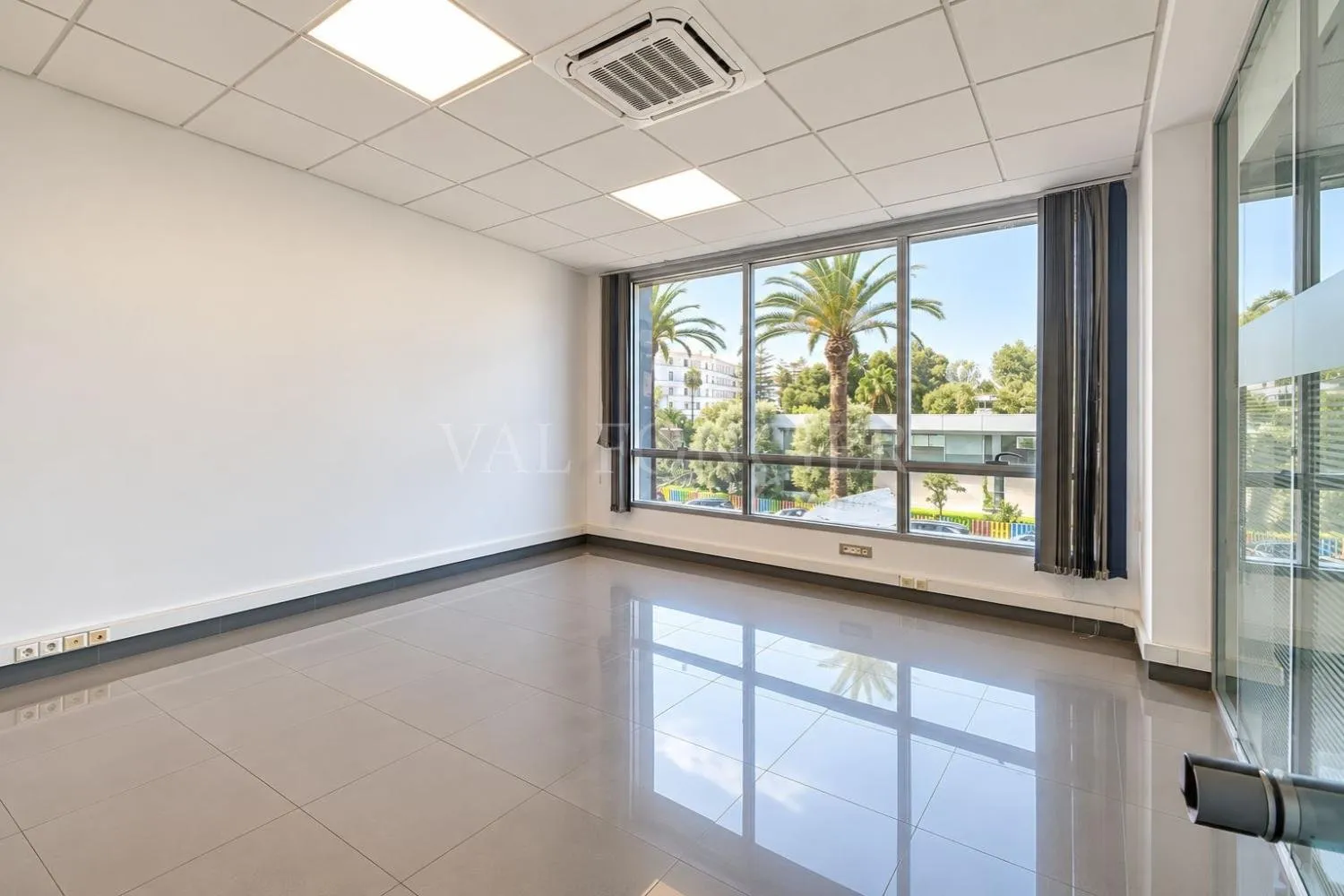Location Bureau aménagé 144m2 avec 2 places de garage, Casablanca - الدار البيضاء (2)