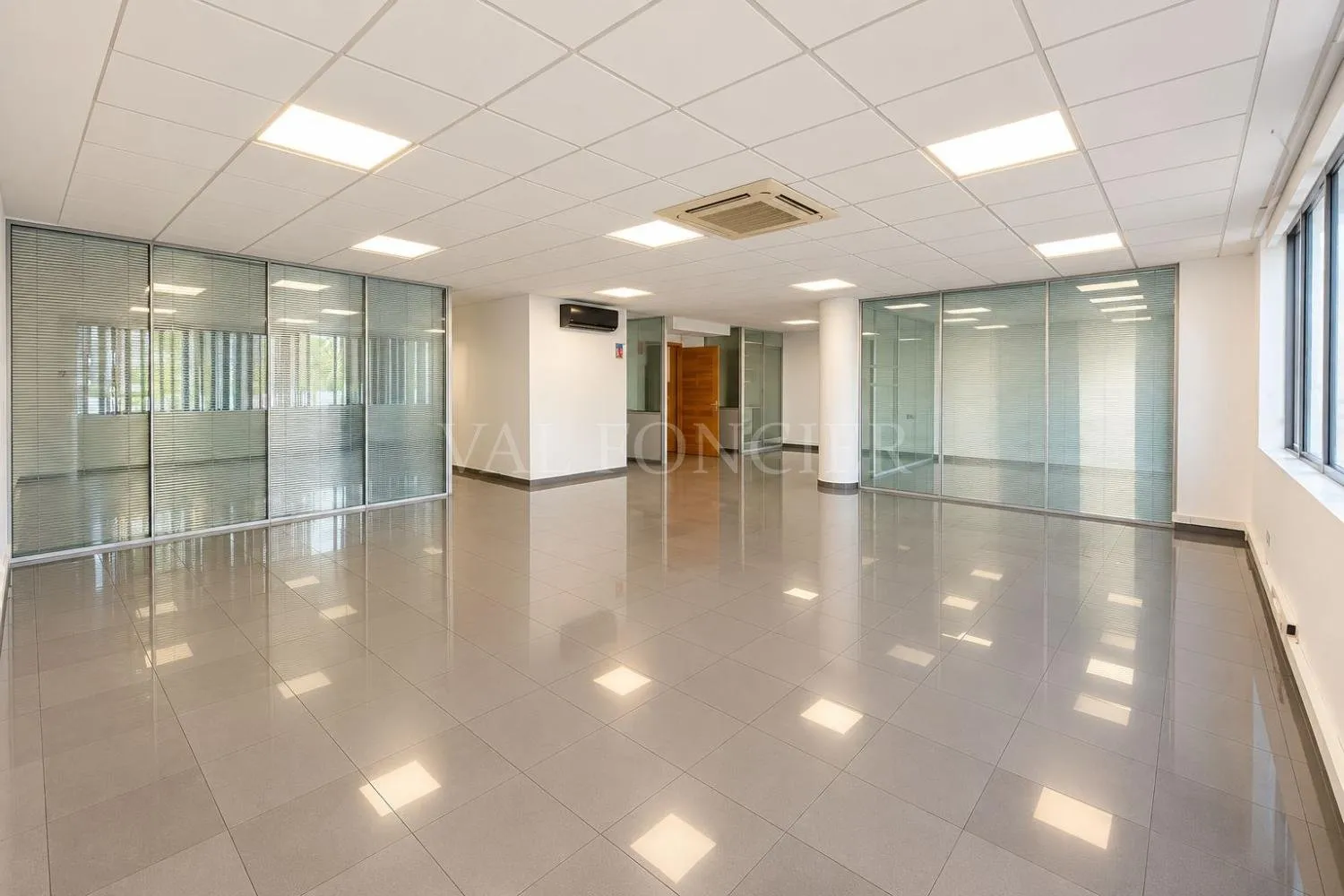 Location Bureau aménagé 144m2 avec 2 places de garage, Casablanca - الدار البيضاء