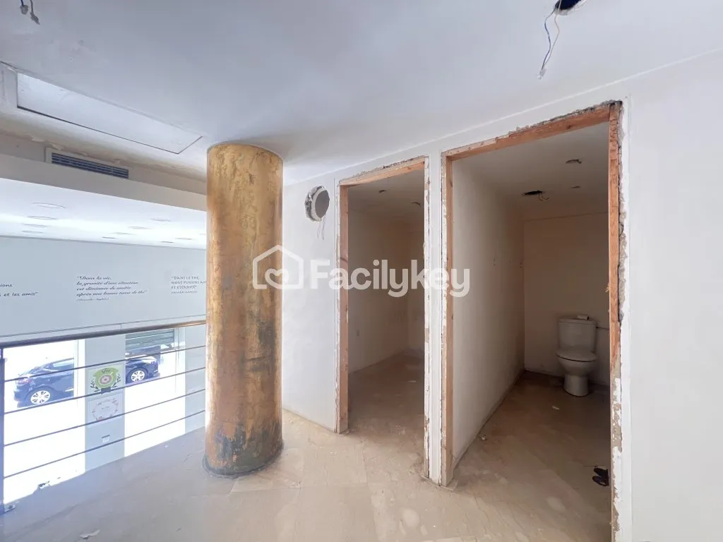 Local commercial de 69 m² à Casablanca - الدار البيضاء (2)