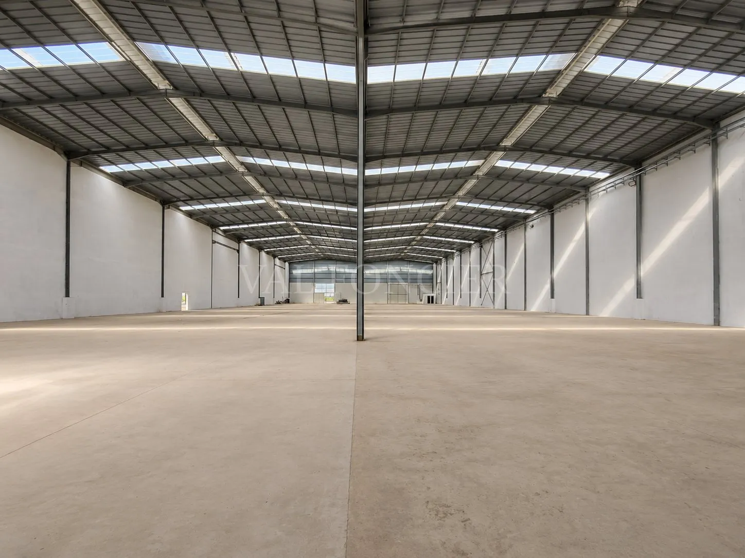 À louer – Local industriel de 4 000 m² – Zone industrielle moderne - الدار البيضاء