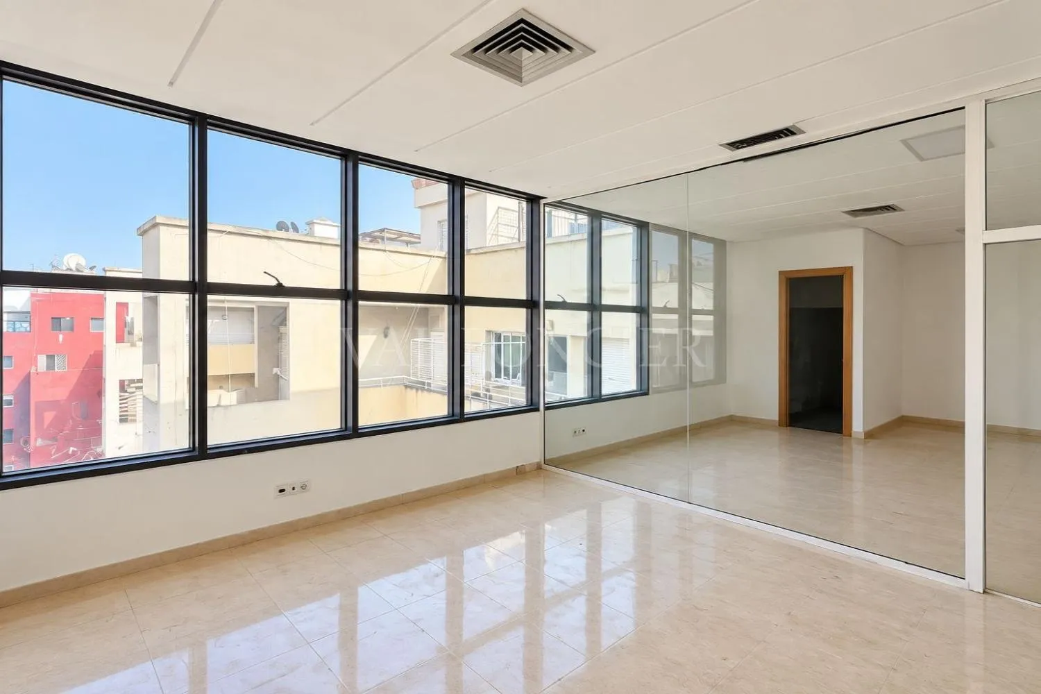 Location Bureau 79m2 avec place de garage Quartier des Hôpitaux, Casablanca - الدار البيضاء (2)