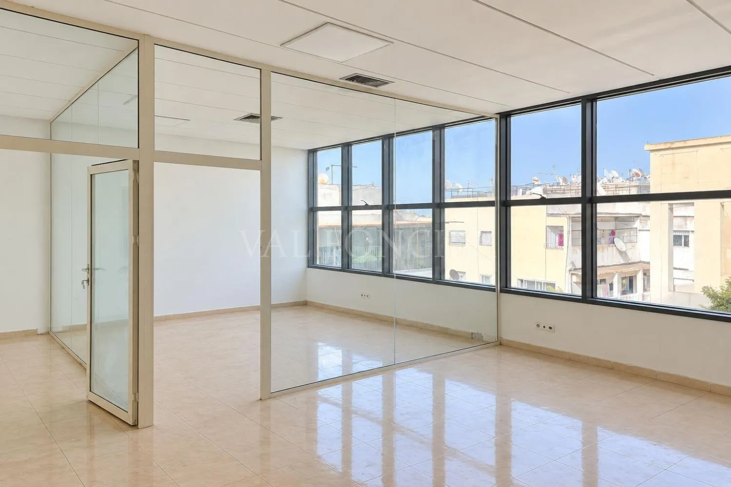 Location Bureau 79m2 avec place de garage Quartier des Hôpitaux, Casablanca - الدار البيضاء