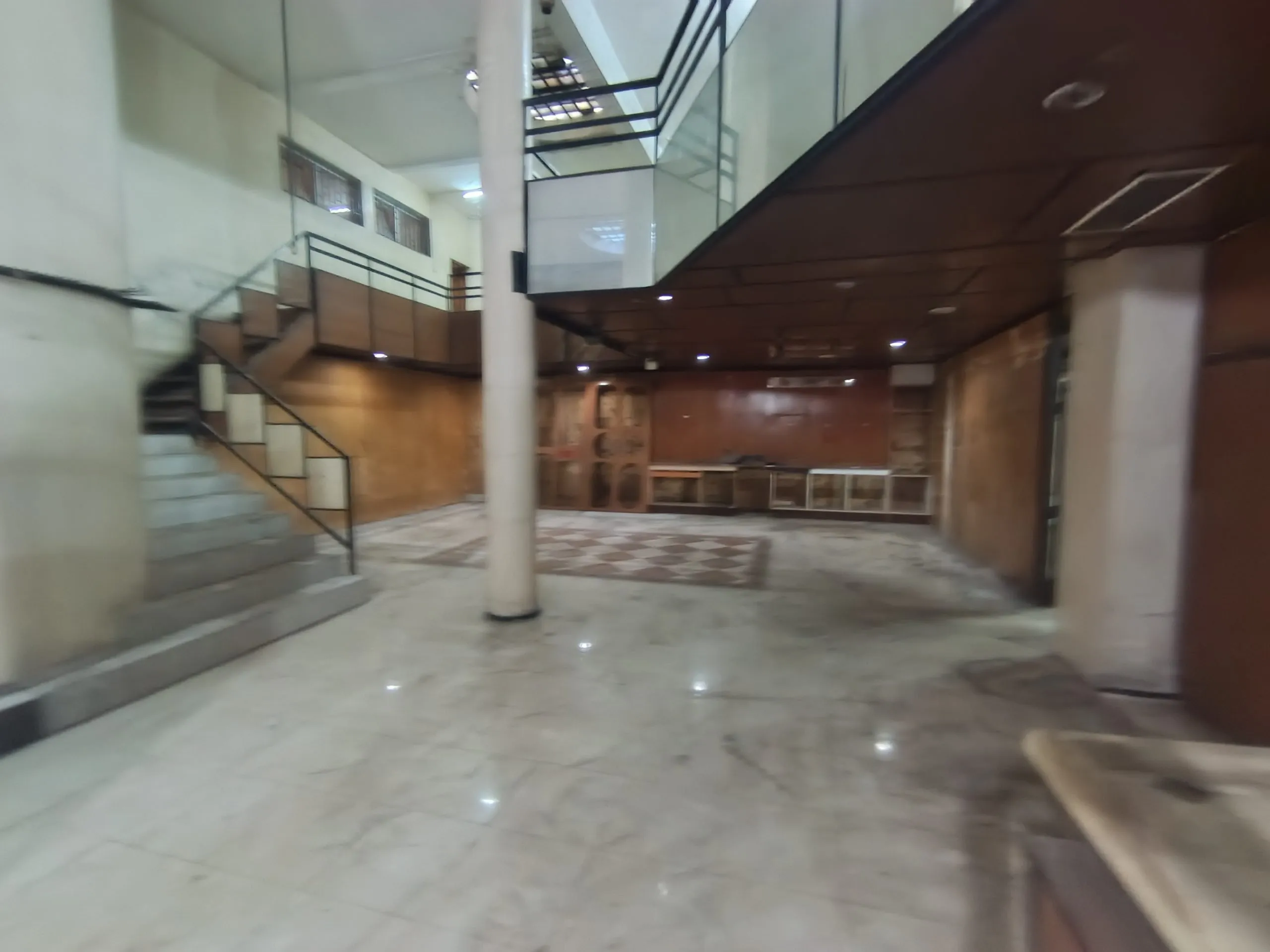 Local commercial de 720m2 à la location en plein Bd Abdelmoumen - الدار البيضاء