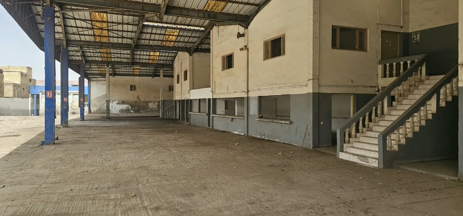 Usine industrielle de 5.800 m de surface de terrain dont 2.000 m de surface couverte + bureaux a la location en pleine zone industrielle de mediouna - الدار البيضاء (2)