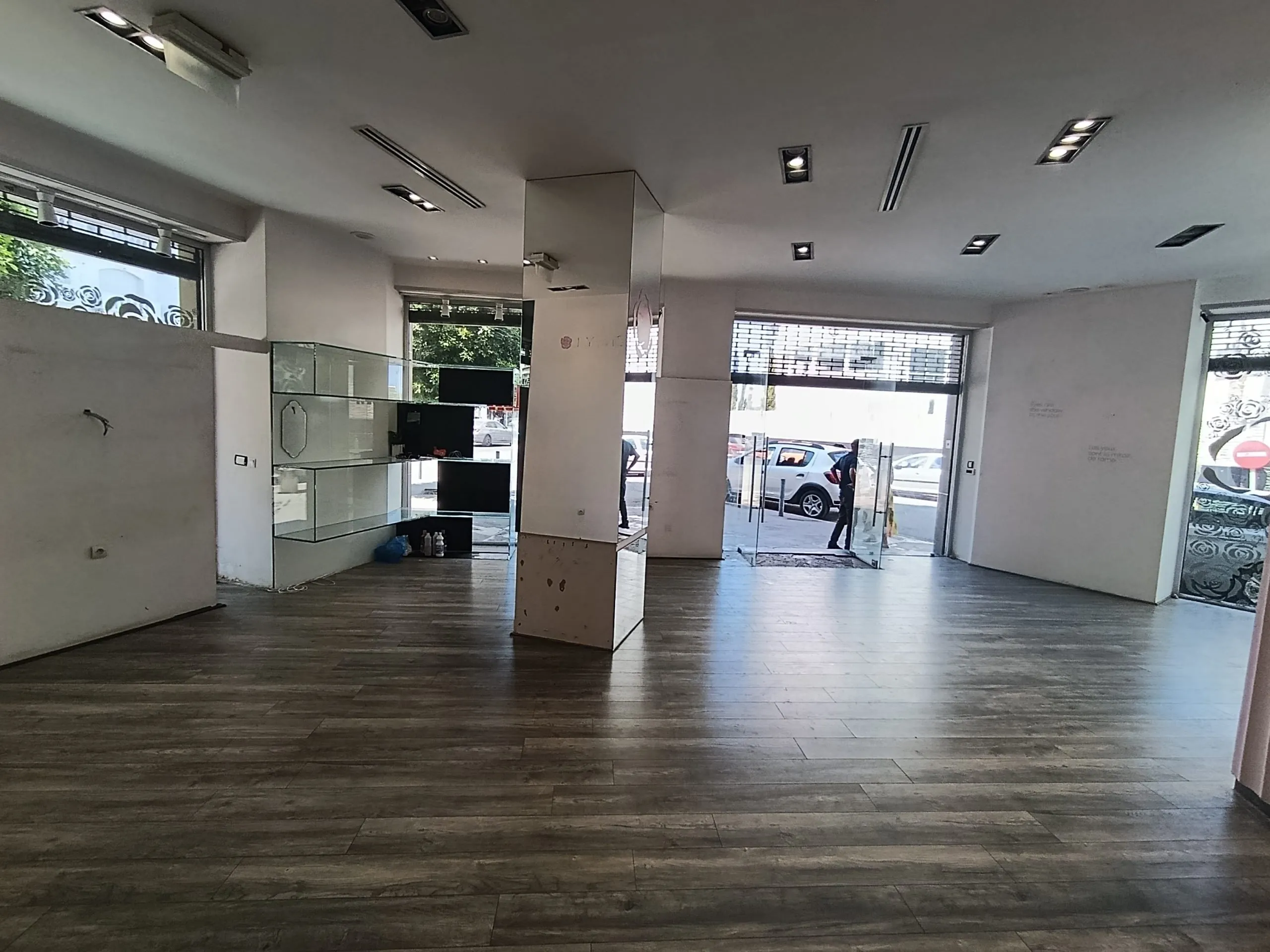 Magnifique Exclu : Local de 155m2 à la location en plein Bd Sijilmassi - Flagship - الدار البيضاء (4)