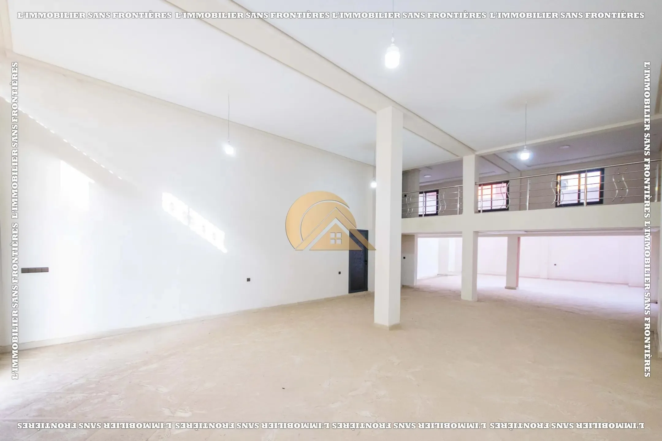 Local commercial à Al Massar – 200 m² au RDC, 200 m² en sous-sol et mezzanine de 60 m² - مراكش (3)