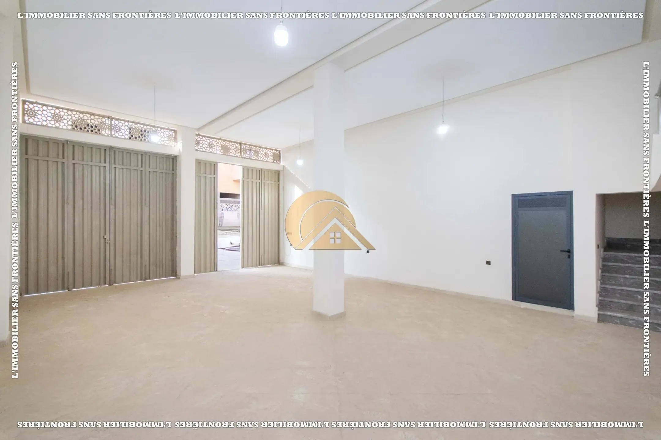 Local commercial à Al Massar – 200 m² au RDC, 200 m² en sous-sol et mezzanine de 60 m² - مراكش (4)
