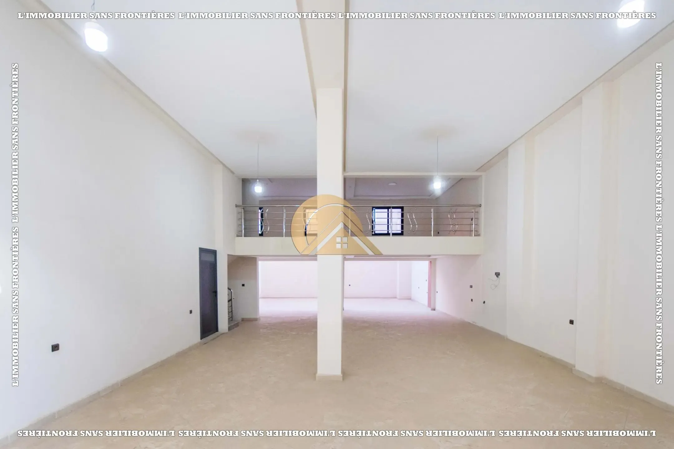 Local commercial à Al Massar – 200 m² au RDC, 200 m² en sous-sol et mezzanine de 60 m² - مراكش (2)