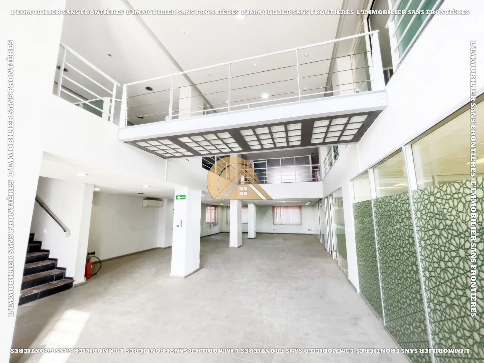 Local commercial à louer à Guéliz, Marrakech — Mezzanine — 477 m² - مراكش (2)