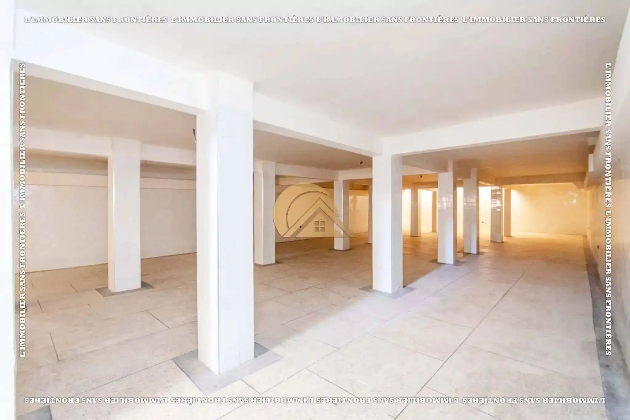 Local de stockage à louer à Sidi Ghanem, 300 m², Marrakech - مراكش (2)