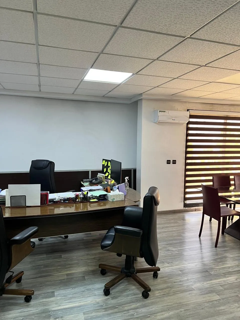 Plateau de bureau premium de 187 m aménagé et cloisonné en plein bld abdelmoumen mitoyen tramway - الدار البيضاء (2)