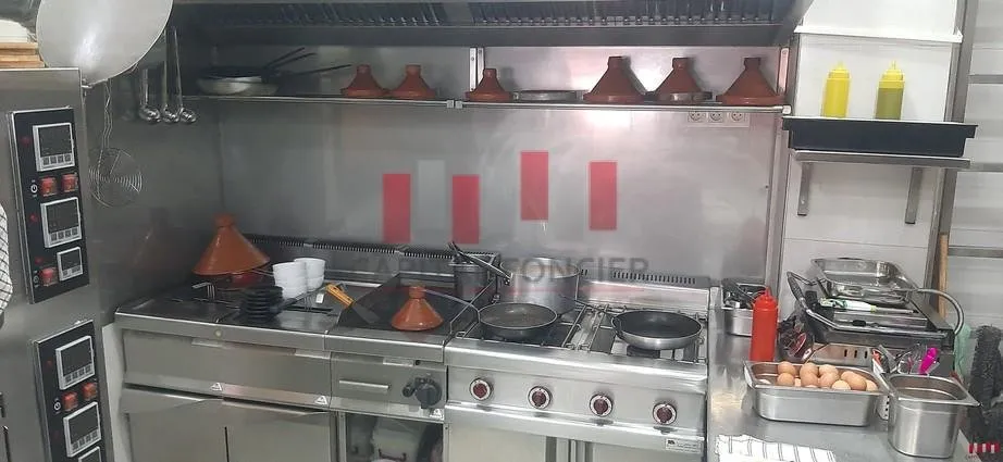 Café restaurant aménagé et équipé en plein quartier oulfa de 160 m  de surface exploitable a la location - الدار البيضاء (3)