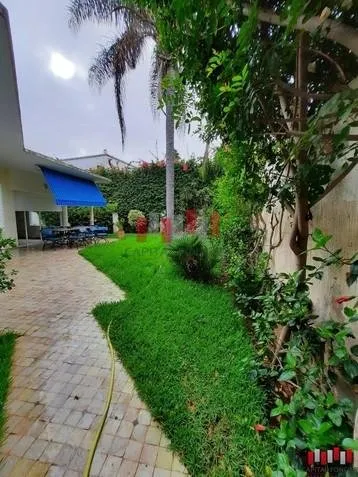 Villa a usage professionnel de 350 m2 de surface utile en plein quartier Anfa  a la location - الدار البيضاء