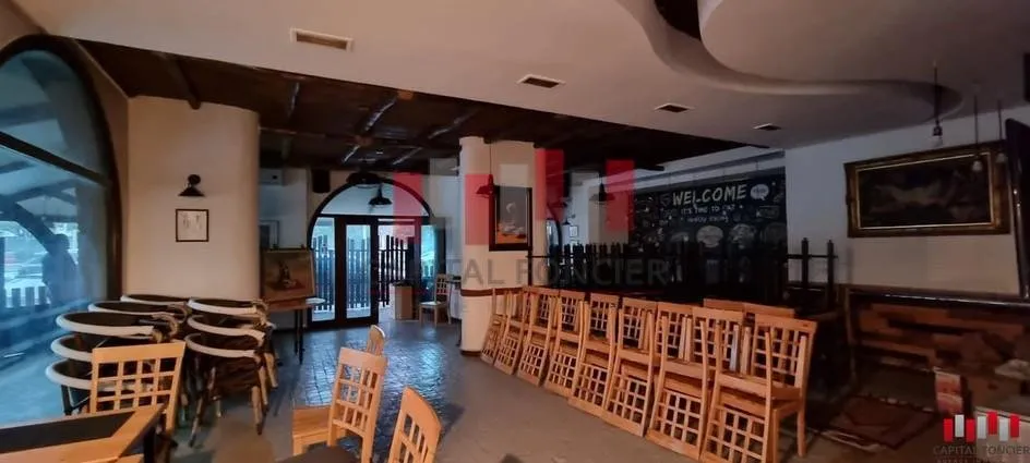Restaurant aménagé et équipé de 260 m2 a la location quartier palmier - الدار البيضاء (4)