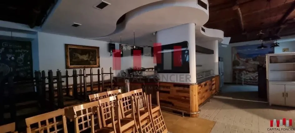 Restaurant aménagé et équipé de 260 m2 a la location quartier palmier - الدار البيضاء (2)