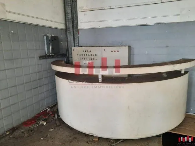 Showroom + hangar industriel de 2.400 m de surface couverte a la location a ain sebaa en plein bld - الدار البيضاء (4)
