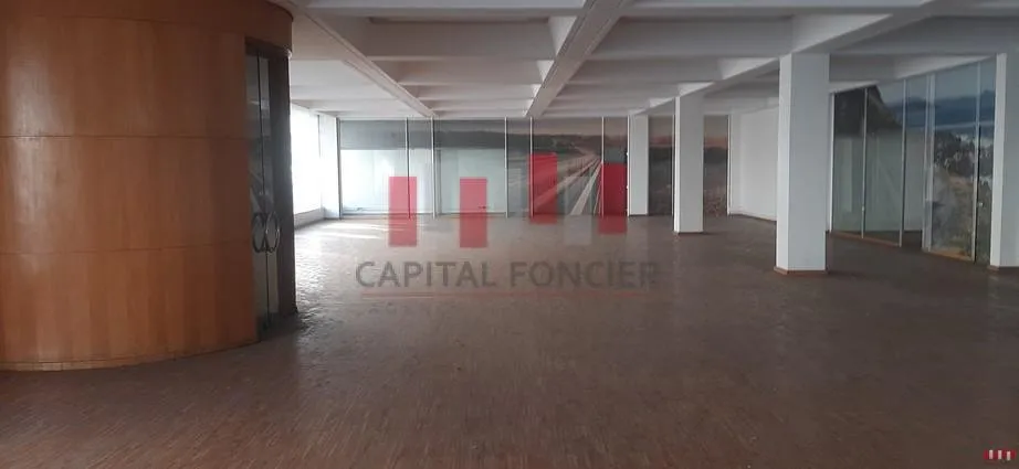 Showroom en plein bld mly ismail Ain Sebaa de 900 m a la location idéal pour concessionnaire ou autres activités commerciales - الدار البيضاء (4)