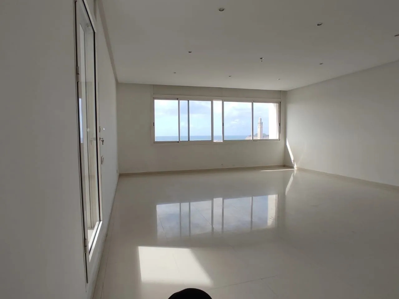 BUREAU A LOUER ENTIEREMENT RENOVE A GAUTHIER - الدار البيضاء