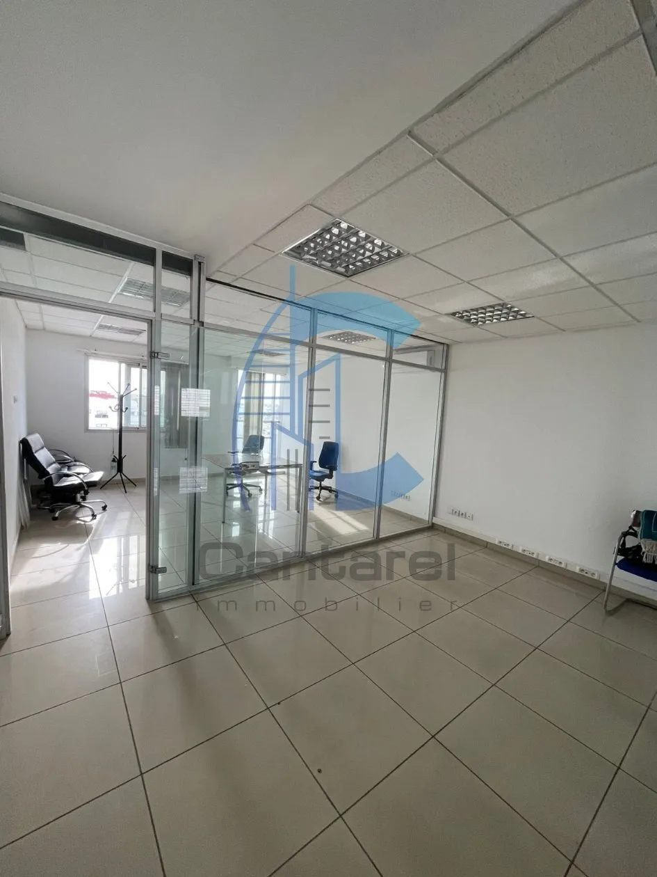 Location de bureaux rénovés – 98 m² + 42 m² – Boulevard Zerktouni - الدار البيضاء
