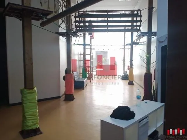 Local commercial 1100m2 + 200m de garage à la location Ziraoui - الدار البيضاء (4)