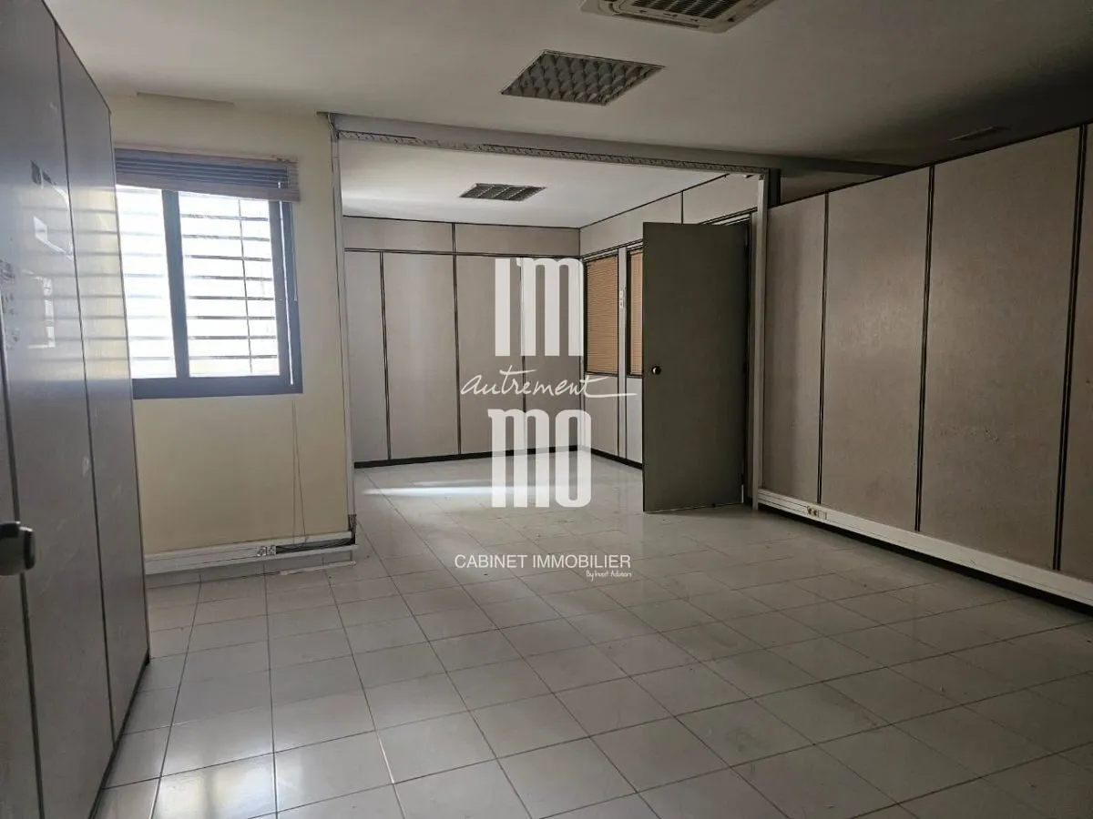 À LOUER – PLATEAU DE BUREAU 160 M² - الدار البيضاء