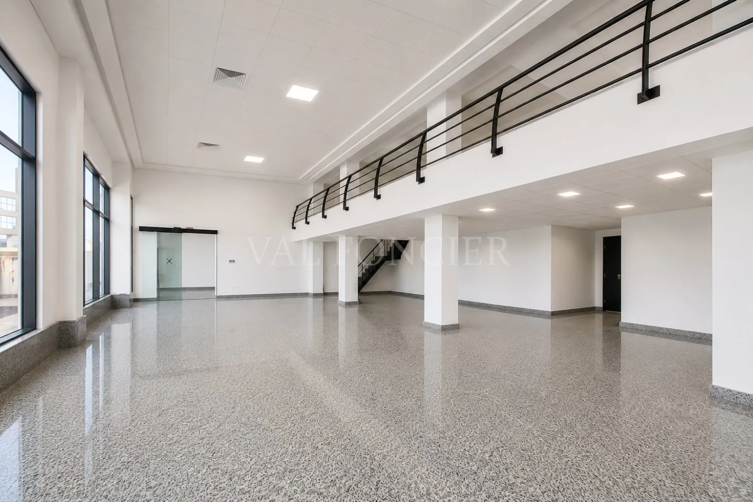À louer – Showroom commercial de 284 m² – Zone industrielle Zenata / Aïn Harrouda - الدار البيضاء