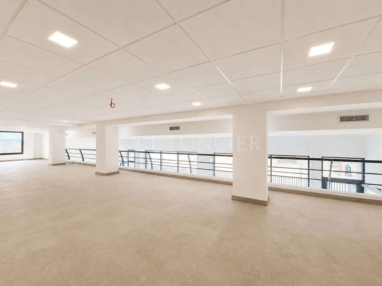 À louer – Showroom commercial de 284 m² – Zone industrielle Zenata / Aïn Harrouda - الدار البيضاء (3)