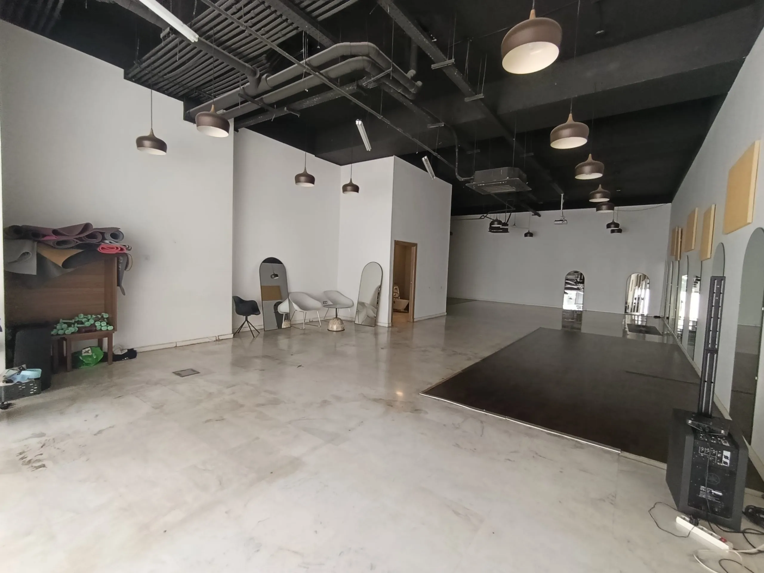 Local commercial de 332m2 à location Bd Bir Anzarane - الدار البيضاء (2)