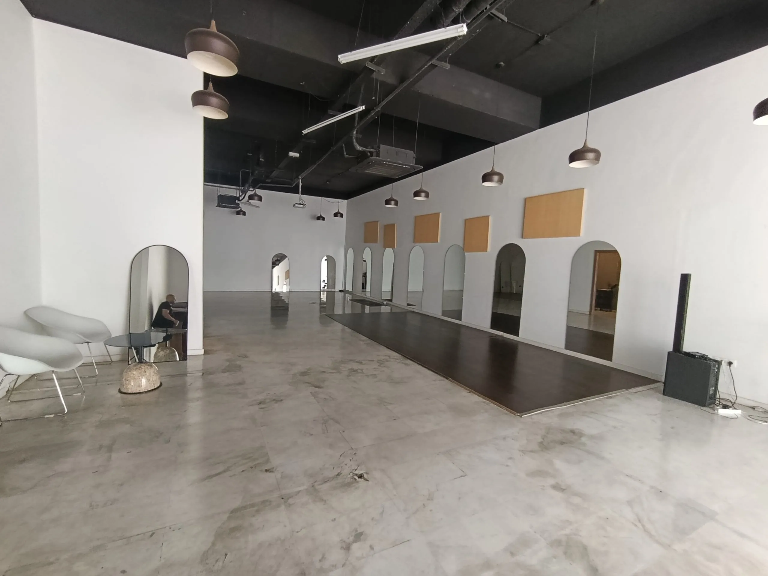 Local commercial de 332m2 à location Bd Bir Anzarane - الدار البيضاء (3)