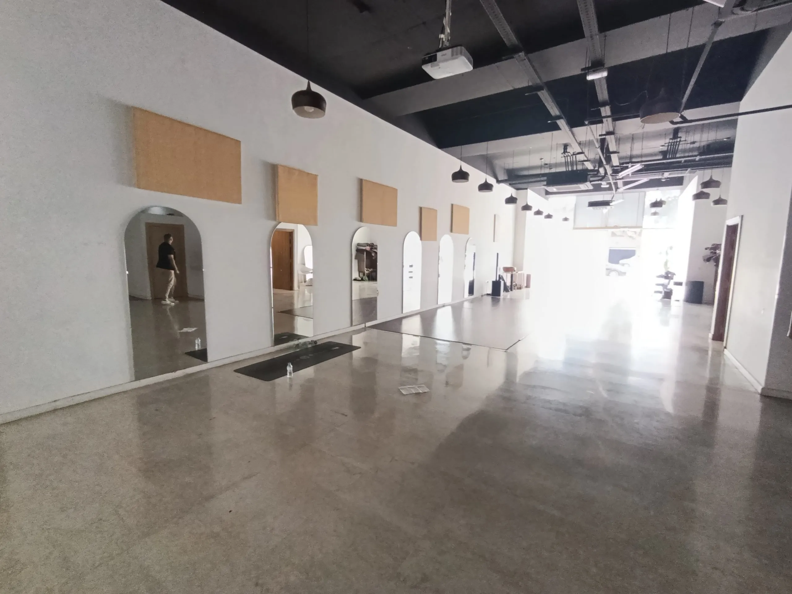 Local commercial de 332m2 à location Bd Bir Anzarane - الدار البيضاء (4)