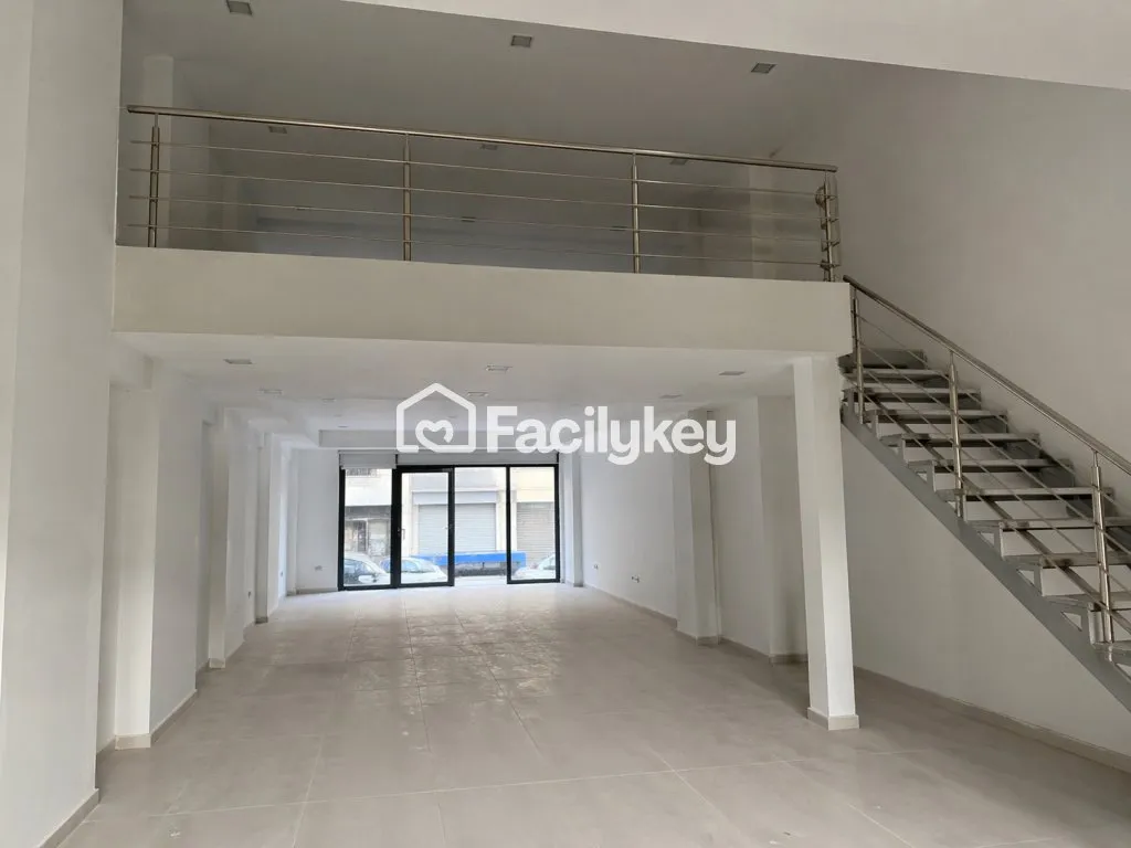 Local commercial de 93 m² à Casablanca - الدار البيضاء