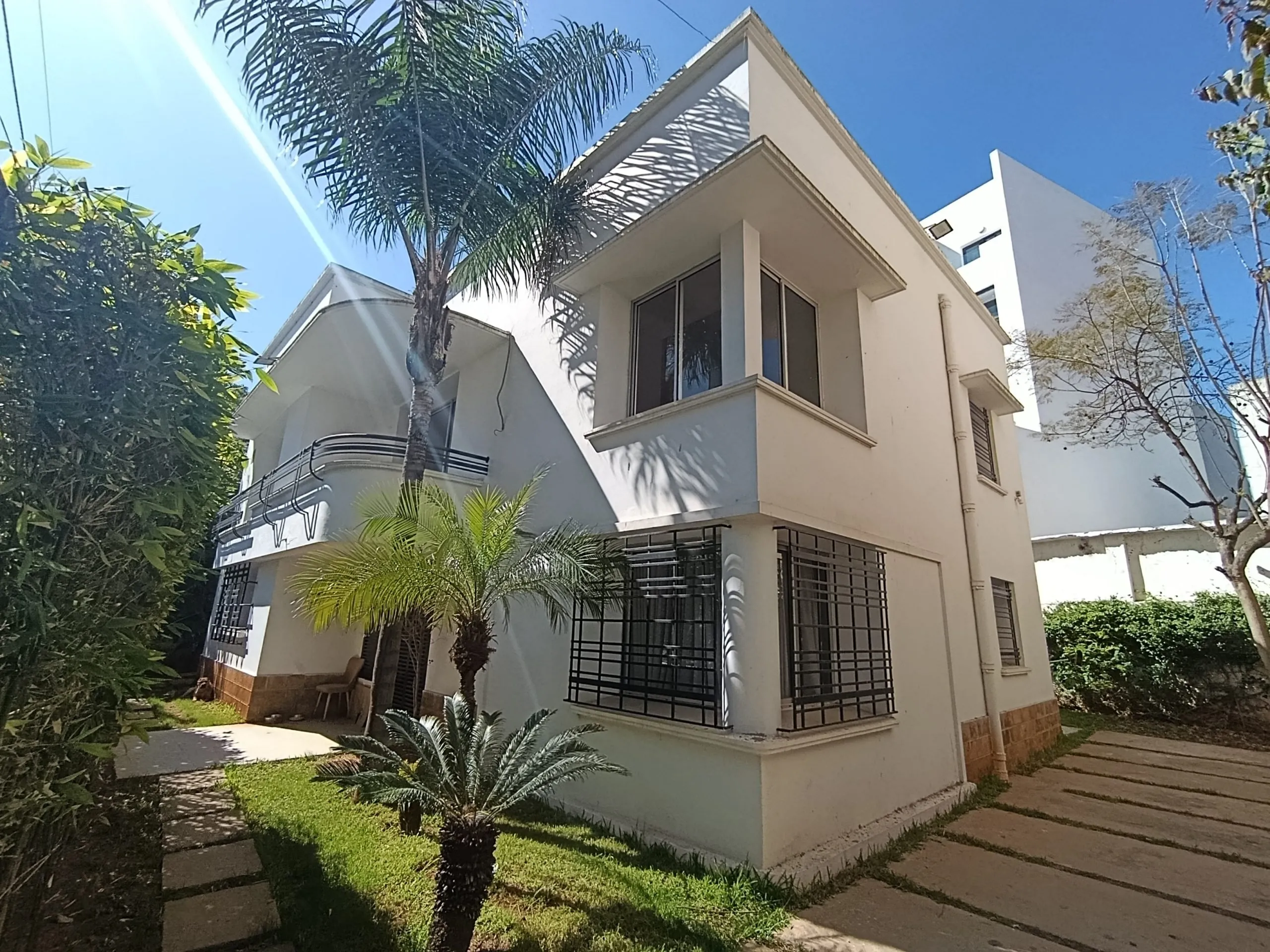 Villa professionnelle de 350m2 à la location - Palmier - الدار البيضاء