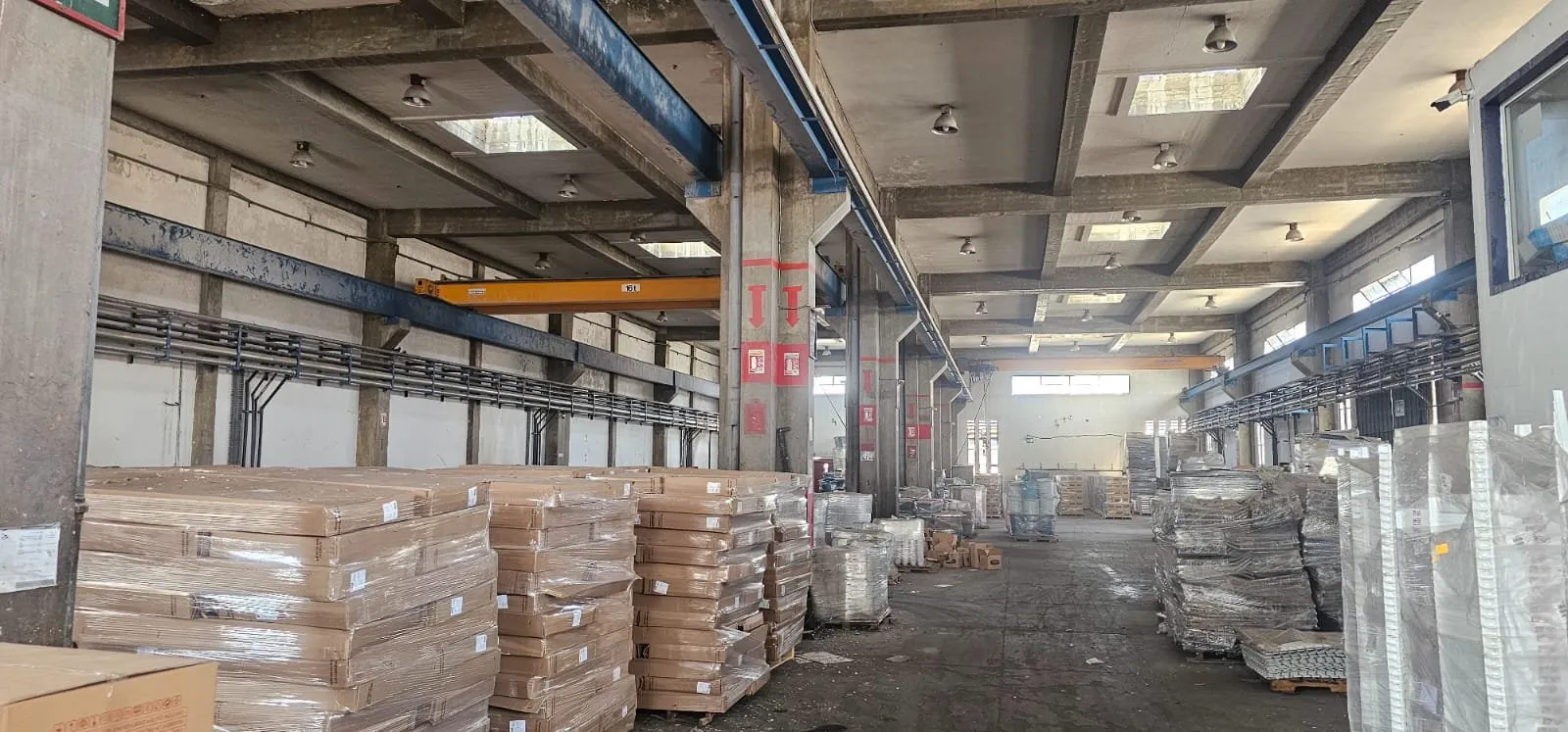 Usine industrielle de 2.500 m2 de surface couverte + 1.500 m de surface non couverte avec 1.000 KVA de puissance électrique en plein zone industrielle de Oulad ziane Ain sebaa a la location - الدار البيضاء (4)