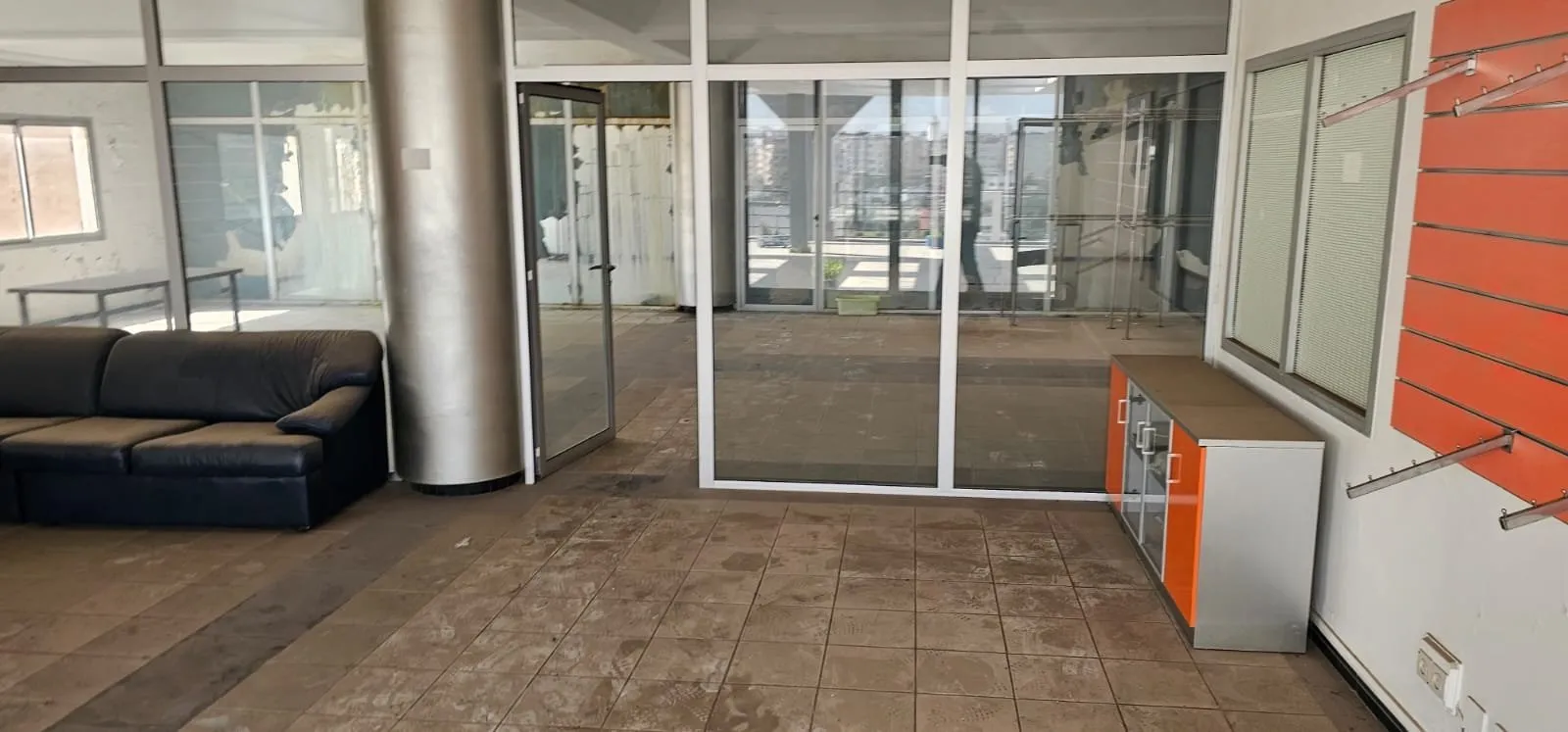 Hangar industriel EN ETAGE  de 1.400 m2 de surface utile a la location zone industrielle Lissasfa - الدار البيضاء (2)