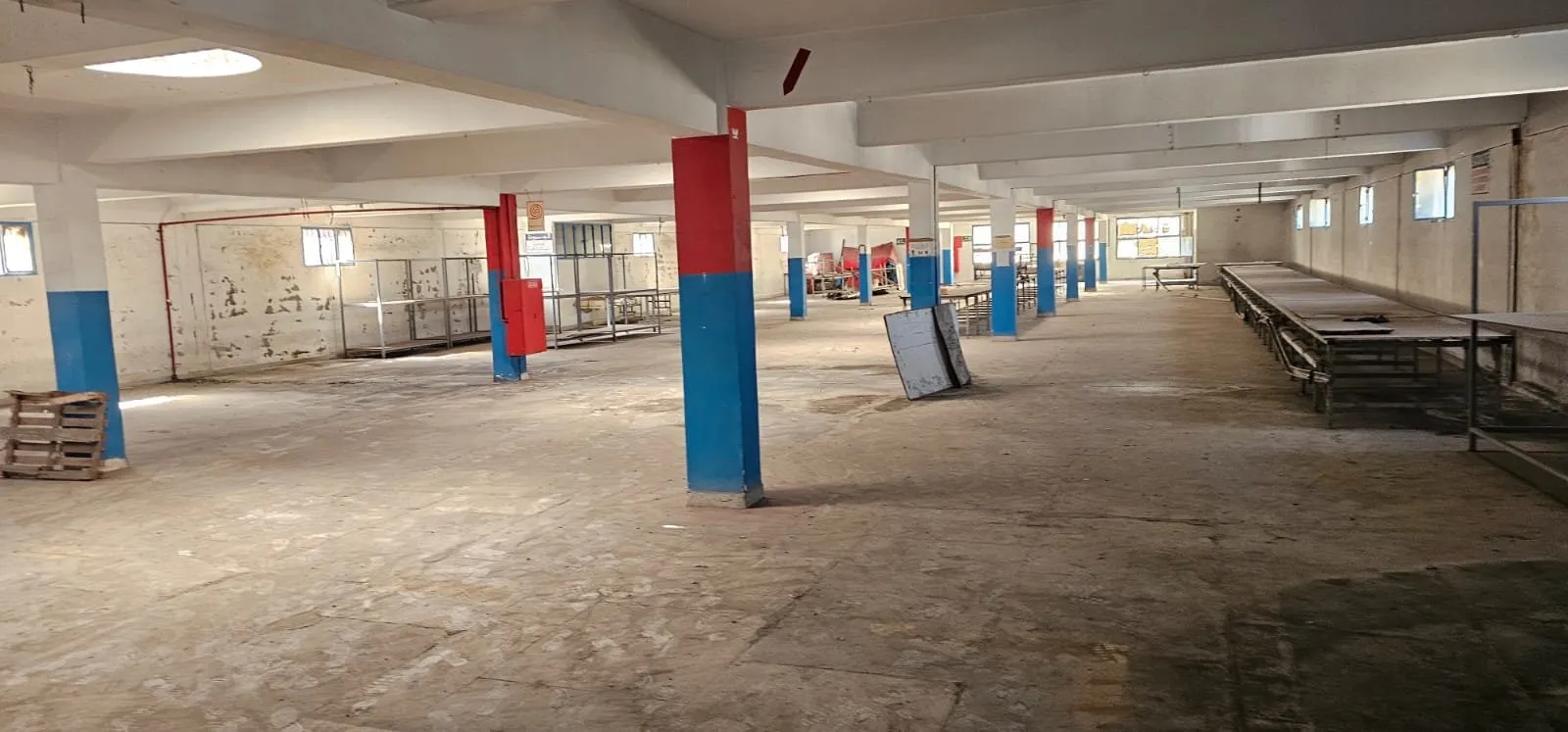 Hangar industriel EN ETAGE  de 1.400 m2 de surface utile a la location zone industrielle Lissasfa - الدار البيضاء