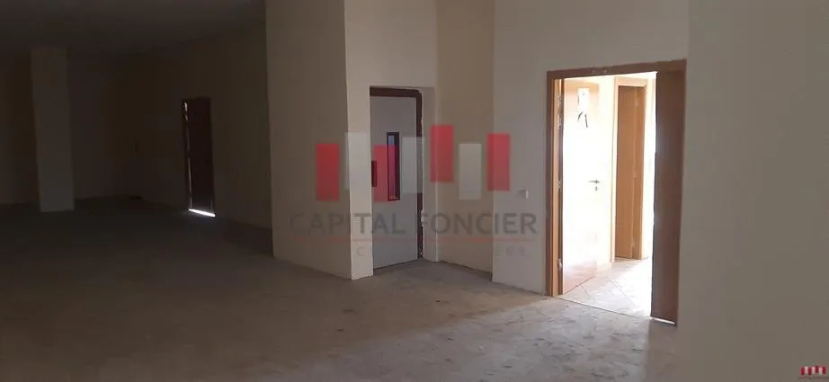 Hangar industriel de 1800 m2 sur 2  étages avec monte charge a la location zone industrielle mohammedia - المحمدية (3)