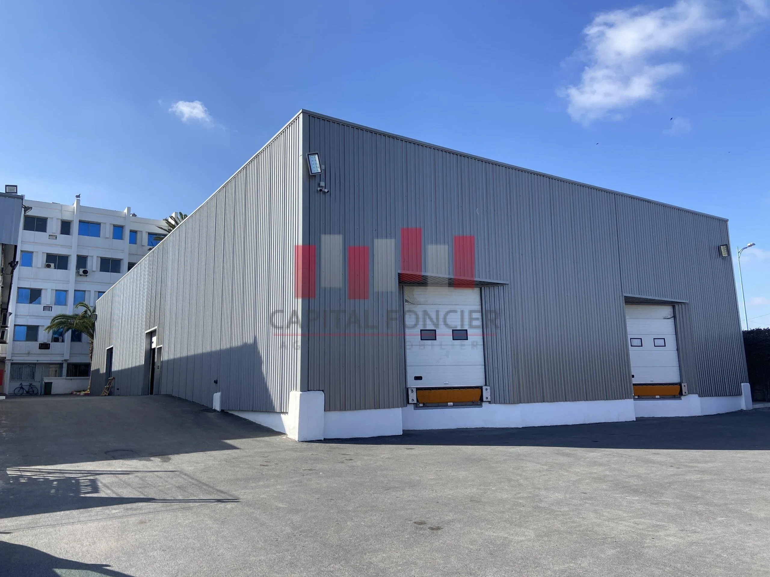 Hangar industriel de 800 m de surface couverte a la location zone bernoussi ain sebaa accès autoroutier immédiat - الدار البيضاء