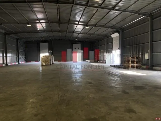 Hangar industriel de 800 m de surface couverte a la location zone bernoussi ain sebaa accès autoroutier immédiat - الدار البيضاء (2)