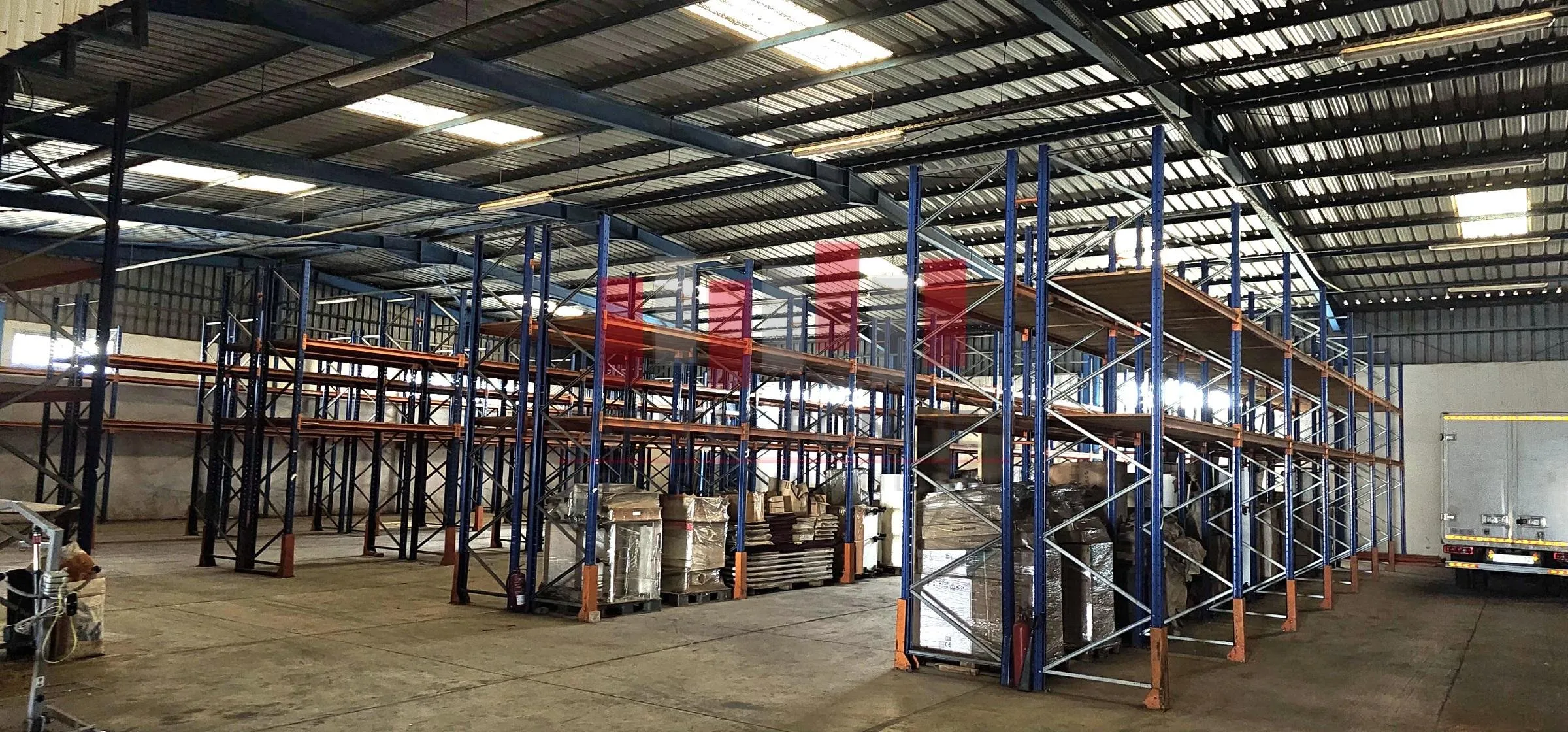 Hangar de 2200 m idéal pour production ou stockage a la location zone industrielle sidi maarouf - الدار البيضاء (4)