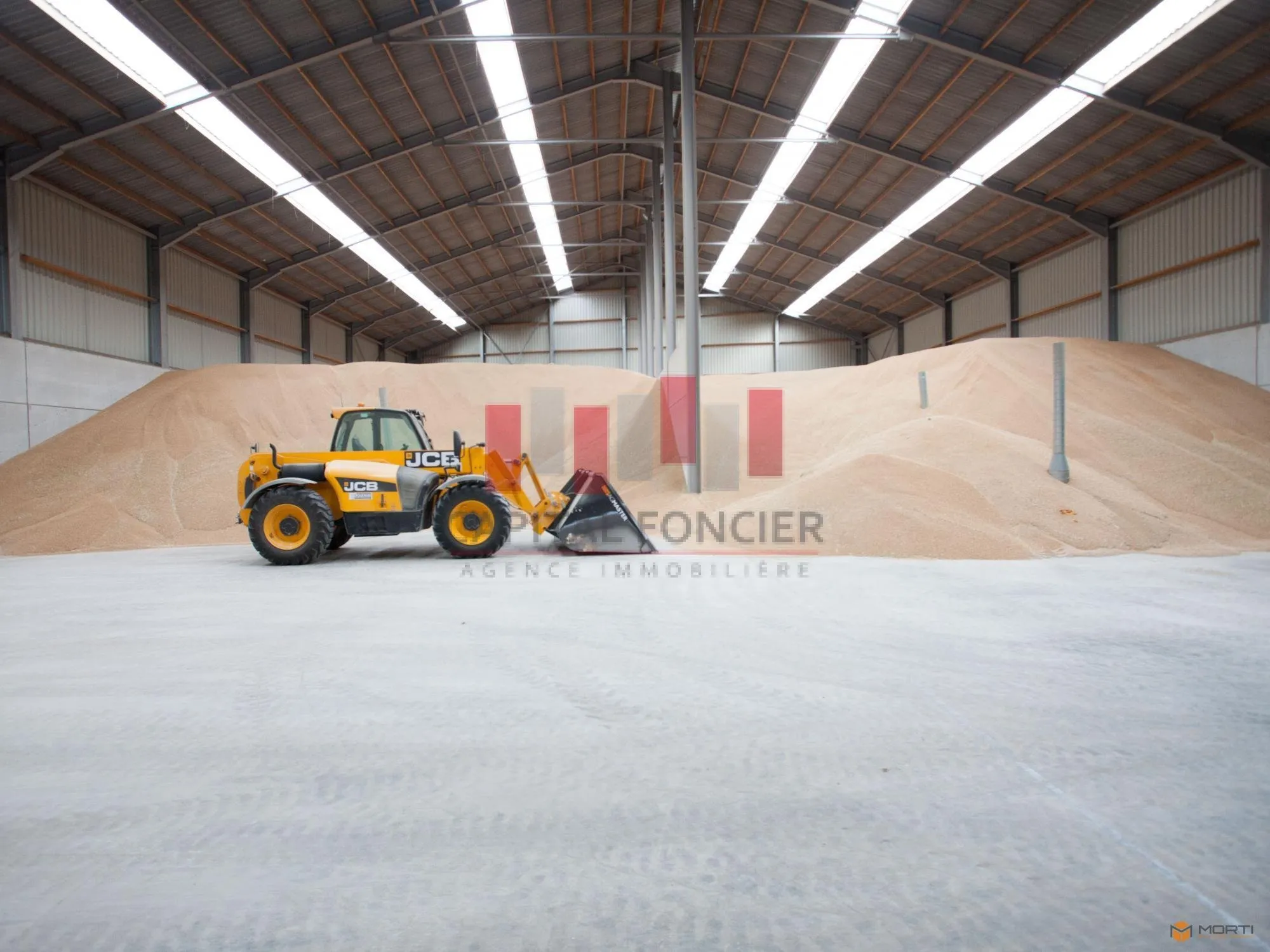 Hangar industriel de 700 m2 exclusivement pour du stockage a la location a ain sebaa - الدار البيضاء