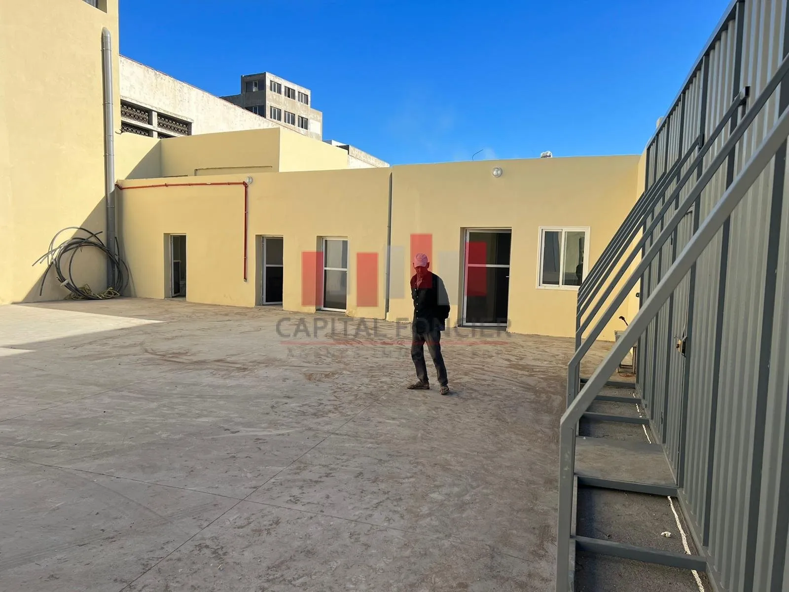 Usine industrielle de 3.400 m de surface couverte + 1.600 m de surface non couverte  a usage uniquement entreposage  a la location a ain sebaa - الدار البيضاء (3)