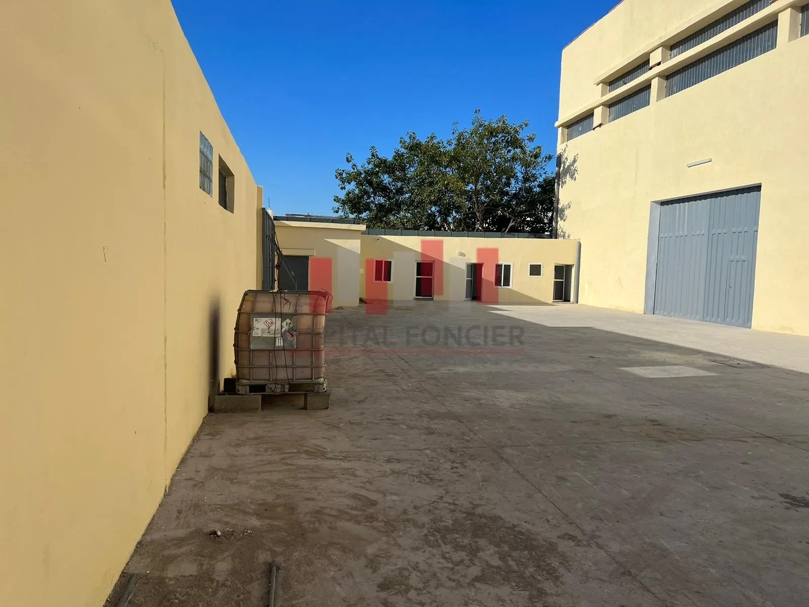 Usine industrielle de 3.400 m de surface couverte + 1.600 m de surface non couverte  a usage uniquement entreposage  a la location a ain sebaa - الدار البيضاء (4)
