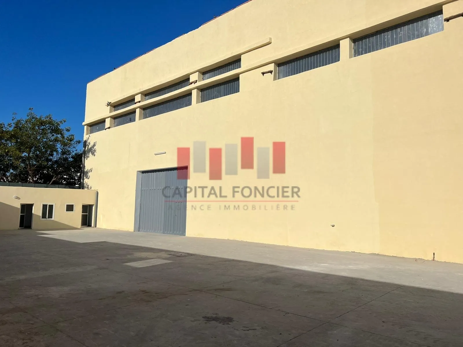 Usine industrielle de 3.400 m de surface couverte + 1.600 m de surface non couverte  a usage uniquement entreposage  a la location a ain sebaa - الدار البيضاء (2)