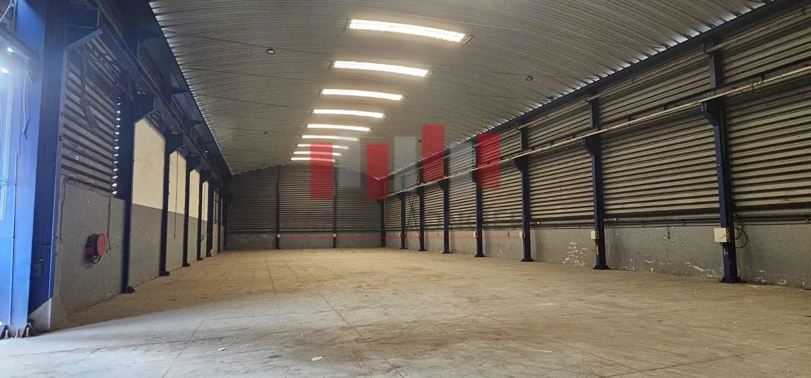 Hangar industriel de 1200 m2 au sol idéal pour activité de stockage a la location a ain sebaa accès autoroutier immédiat - الدار البيضاء (2)