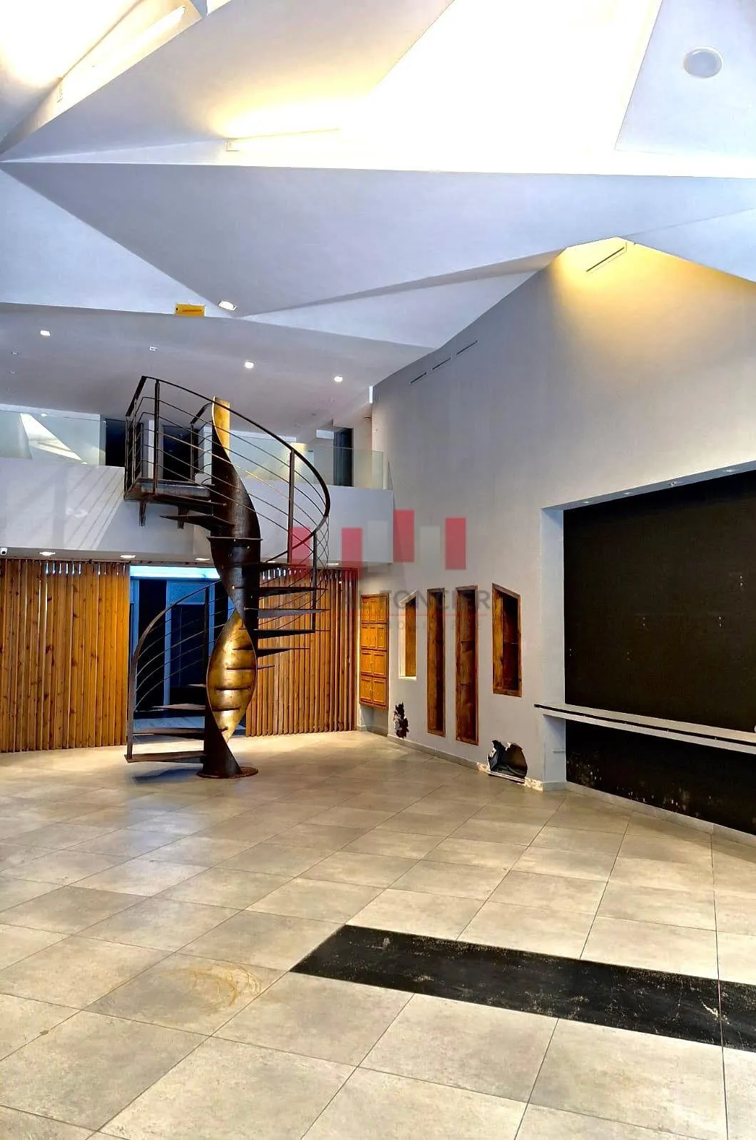 Local commercial premium de 220m2 à la location Bd Zerktouni - الدار البيضاء (4)