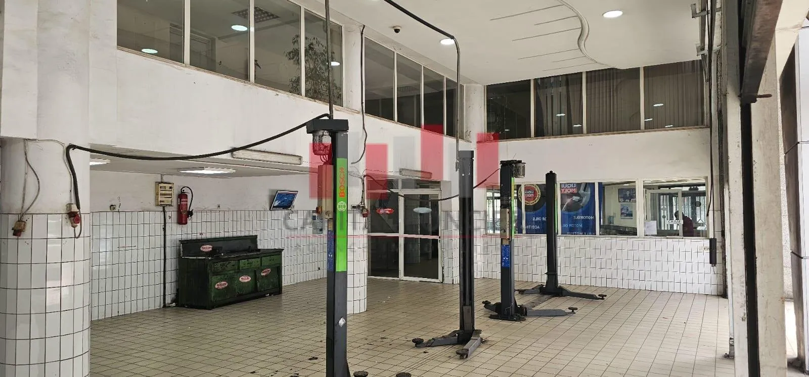 Excellent showroom en plein bld mly ismail ( Ain sebaa ) de 1900 m de surface exploitable a la location - الدار البيضاء