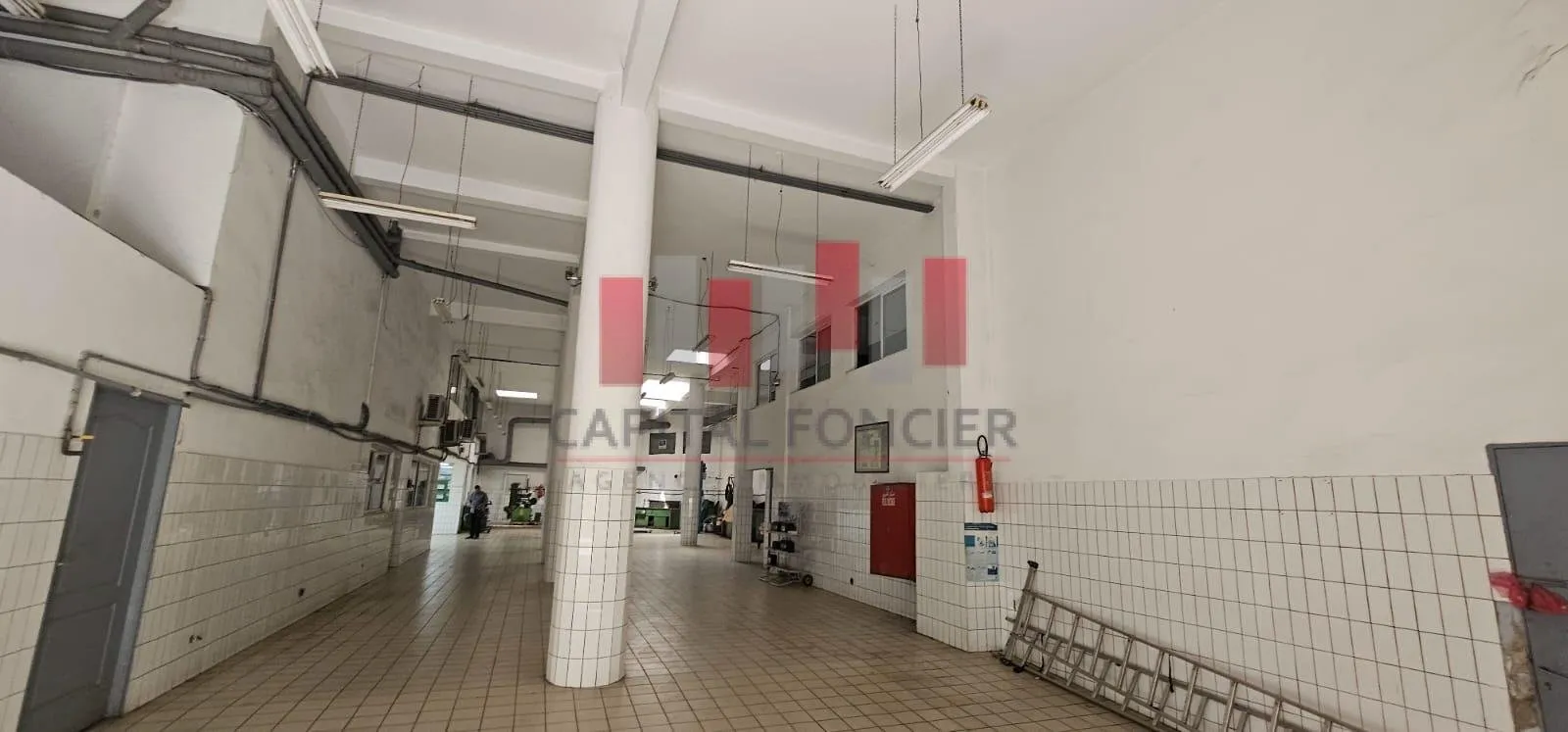 Excellent showroom en plein bld mly ismail ( Ain sebaa ) de 1900 m de surface exploitable a la location - الدار البيضاء (4)